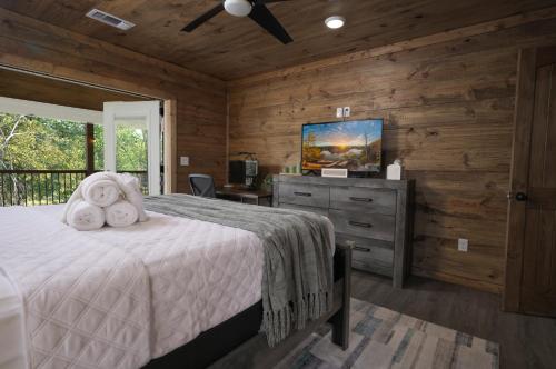 Riverfront, Ping Pong, Hot Tub, Switch, Play Area