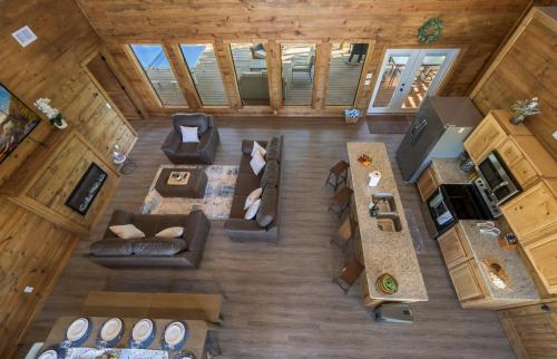 Riverfront, Ping Pong, Hot Tub, Switch, Play Area