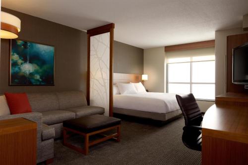Hyatt Place Charlottesville Room Type - Room, 1 King Bed with Sofa bed