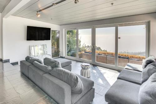 3 Mi to Beach: Home w/ Pool & Spa in Malibu!, Малибу (фото 4)