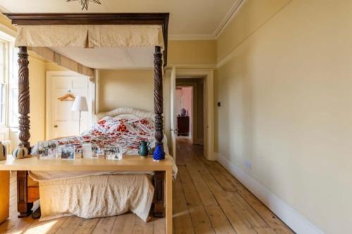 Amazing Dockyard Historical Georgian House