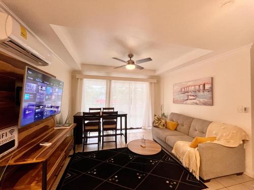 CR MARIPOSA RENTALS Santa Ana Centro 2BR with Terrace Walk Everywhere in Santa Ana