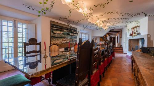Giant Smart Room, Hot tub, PS5, in Historical Sintra Center inside 17th century Palace - Sintra WOW in Santa Maria e Sao Miguel