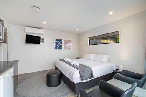 Frankton Breeze 2| Lake Views & Parking - main image
