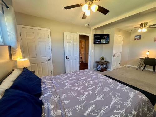 Private Queen Bedroom Suite 2 Near Downtown in Cincinnati, USA