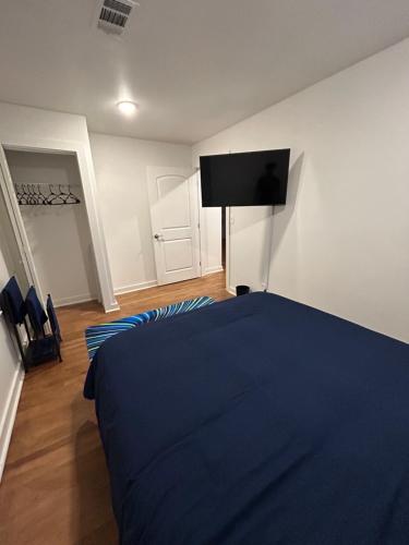 Opulent bedroom by downtown Atl room 1 in Atlanta, USA