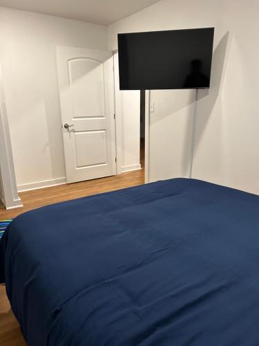 Opulent bedroom by downtown Atl room 1 in Atlanta, USA