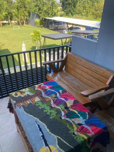 Balcó/terrassa, Phornkanok pool villa Friends & Family in Song Hong (Buri Ram)