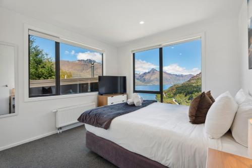 Sam's Sanctuary | Stunning Views & Spacious Home - image 7