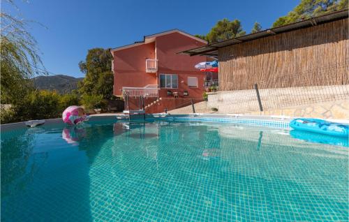 Peldbaseins, Pet Friendly Apartment In Stasevica in Staševica