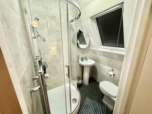 Modern En-Suite Rooms by Finsbury Park Station 8 mins to King's Cross by Tube 2