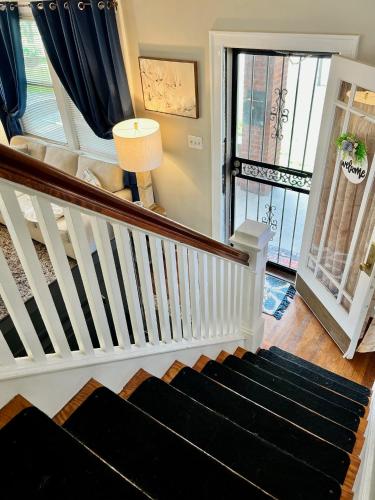 Private Bedroom Suite 2 in Comfy Cozy Bungalow 10 min from Downtown in Cincinnati, USA