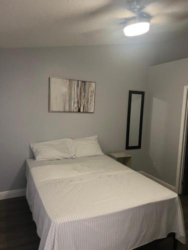 Cozy Haven with Premier Privacy 4 bedroom in Orlando West