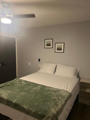 Cozy Haven with Premier Privacy 4 bedroom in Orlando West