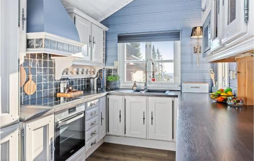 кухня, Gorgeous Home In Øyer With Sauna in Oyer