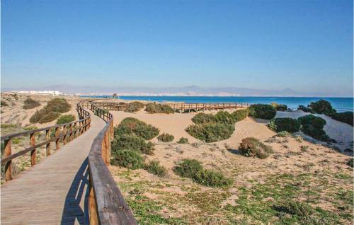 Nice home in Santa Pola w/ Jacuzzi WiFi and Outdoor swimming pool - image 6