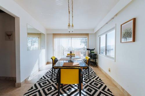 Hacienda Harmony Mid Century Gem with Hottub and Views in Twentynine Palms, USA
