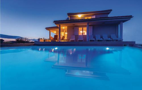 3 Bedroom Lovely Home In Novalja