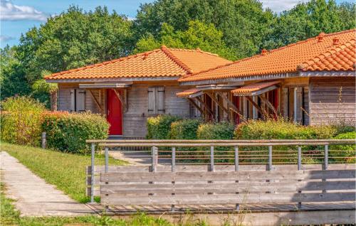 Viesnīcas āriene, Amazing Apartment In Cassen With Swimming Pool in Cassen