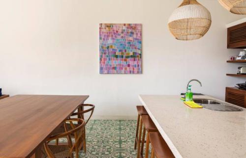 Stylish villa, Ubud, 2 bed,2 bath, central location, pool, private! - Tap to explore photos