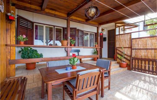 Viesnīcas āriene, Awesome Apartment In Sveti Juraj With Wifi in Sveti Juraj