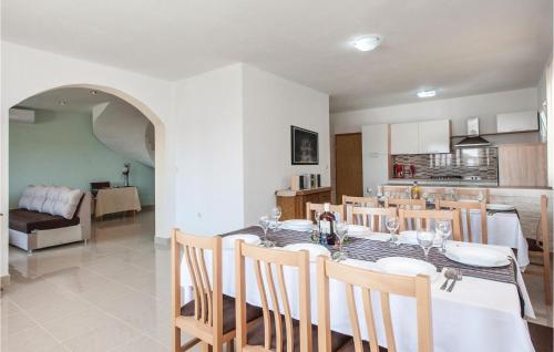 廚房, Six-Bedroom Holiday Home In Sevid in 舍維