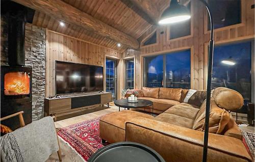 Awesome Home In Hornindal With Wifi in Хорніндал