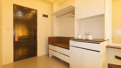 Deluxe Room image 7