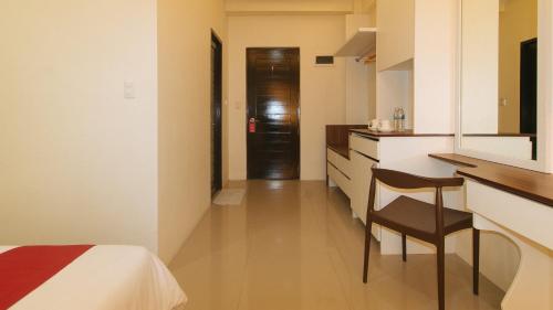 Deluxe Room image 6