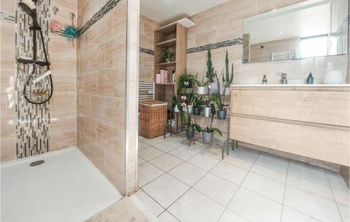 Vannas istaba, Stunning Home In Bucquoy With Wifi in Le Sars