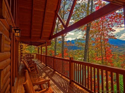 Gatlinburg Getaway 5 Bedrooms Sleeps 22 Views Hot Tub Game Room - main image