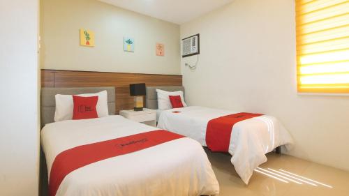 Twin Room image 7