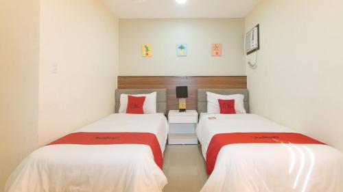 Twin Room image 9