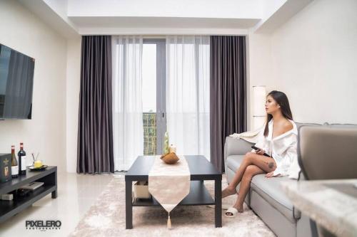Luxury Hotel near City of Dreams, Solaire, NAIA, and MOA - City of Bridge, Manila