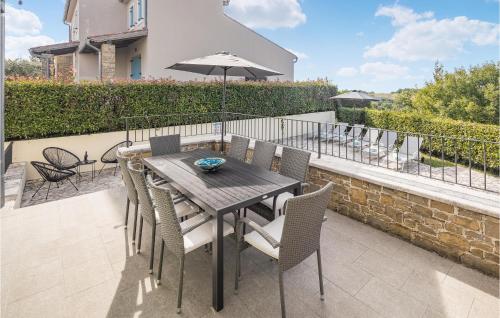 4 Bedroom Gorgeous Home In Baredine