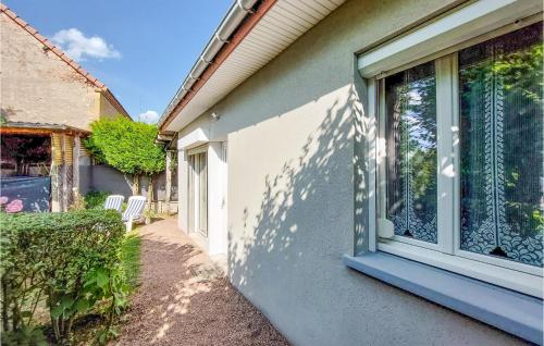 Viesnīcas āriene, 1 Bedroom Beautiful Home In Molinet in Chassenard