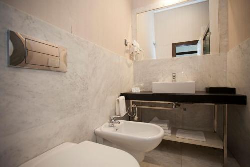 Alhambra Suites - image 2