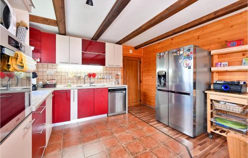 廚房, Nice Home In Pustodol With Sauna in 唐亞斯圖比卡
