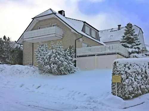 Benedenappartement in Winterberg met uitzicht en balkon in Winterberg, Deutschland