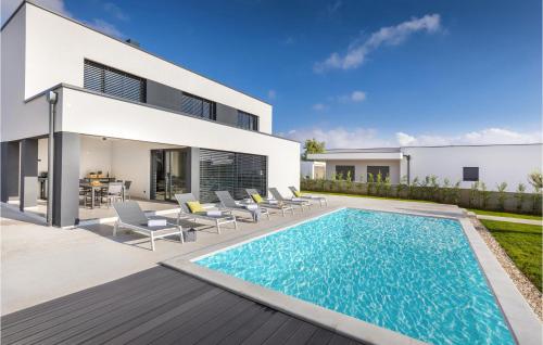 Gorgeous Home In Vodnjan With Wifi