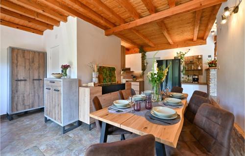 Kitchen, Pet Friendly Home In Sisak With Sauna in Sisak