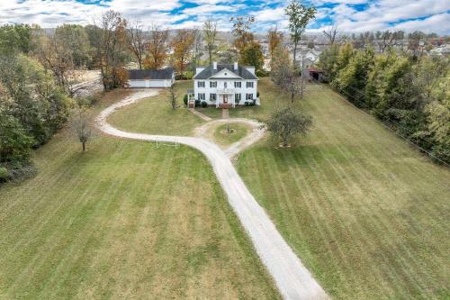 Colonial Manor in Spring Hill, USA