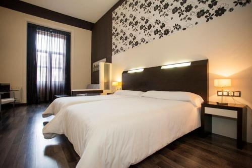 Alhambra Suites - image 8