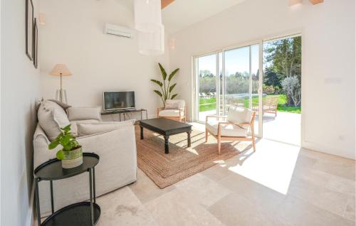 Two-Bedroom Holiday Home image 8