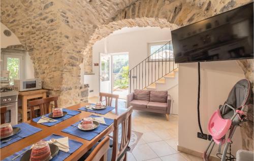 virtuve, 2 Bedroom Nice Home In Borgo D'oneglia in Rimasco