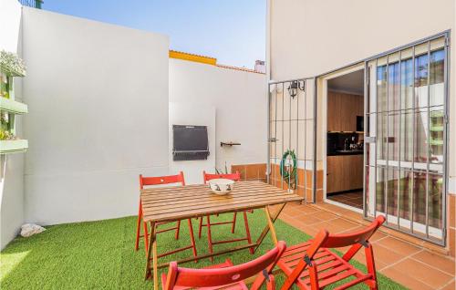 Stunning Home In El Pedroso With Kitchen gîte à louer Las Jarillas