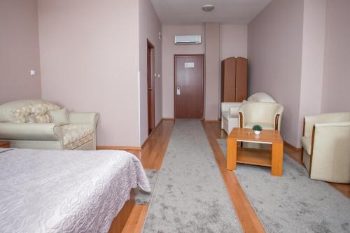 Sin-Kom Hotel Garni - image 12