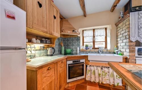 köök, 2 Bedroom Pet Friendly Home In Hrastovica in Petrinja