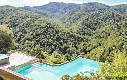 Peldbaseins, Awesome Apartment In Carcheto Brustico in Piedicroce