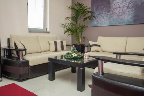 Lobi, Sin-Kom Hotel Garni in Pirot